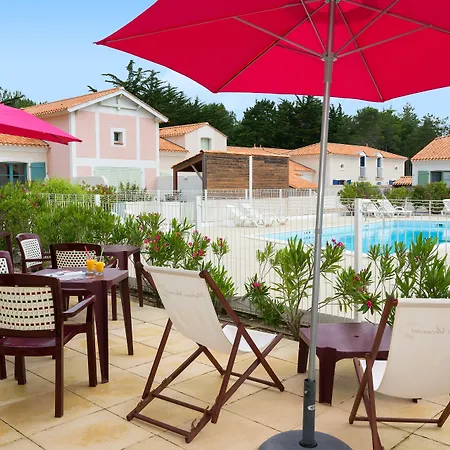 Madame Les Mas De Hilaire Village de vacances