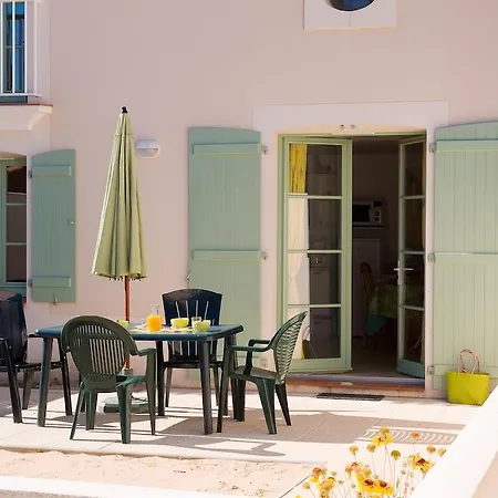 Madame Les Mas De Hilaire